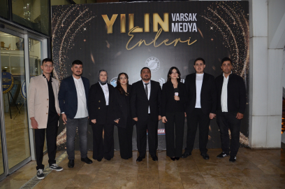 VARSAK SEVDASI AYAKTA ALKIŞLANDI