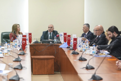 TBMM heyetinden üniversite ve Maarif Vakfı ziyareti